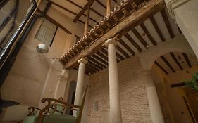 Casa De Los Mendoza - Casa Solariega En El Casco Historico